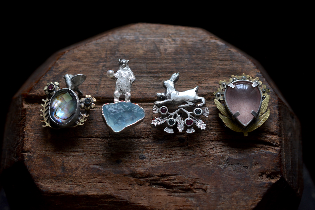 初雪・ポッケ　シルバーブローチ 初雪ポッケヒバリブローチ