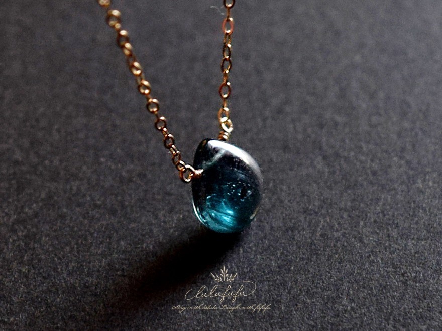14kgf 静寂の青 宝石質ブルーグリーンカイヤナイトの一粒ネックレス Iichi ハンドメイド クラフト作品 手仕事品の通販