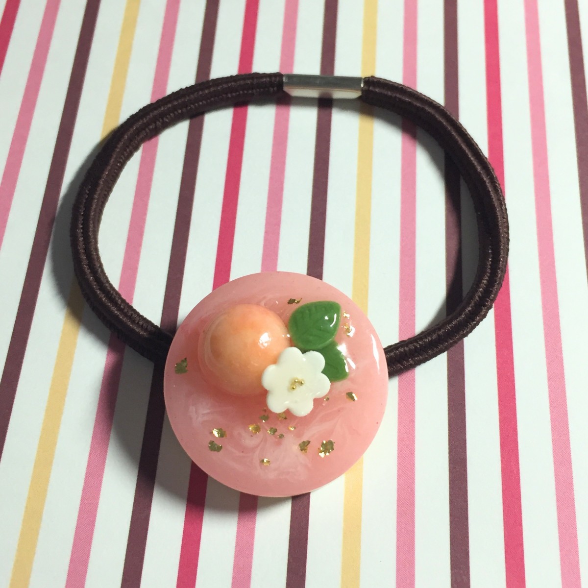 桃のコンポートケーキのヘアゴム Iichi ハンドメイド クラフト作品 手仕事品の通販