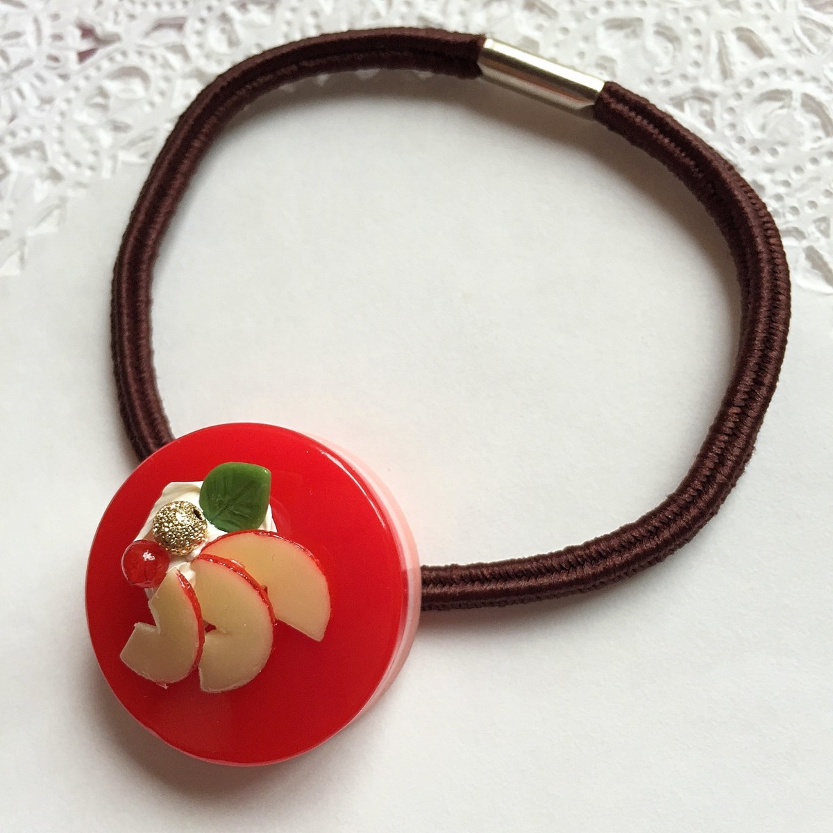 真っ赤なりんごケーキのヘアゴム Iichi ハンドメイド クラフト作品 手仕事品の通販