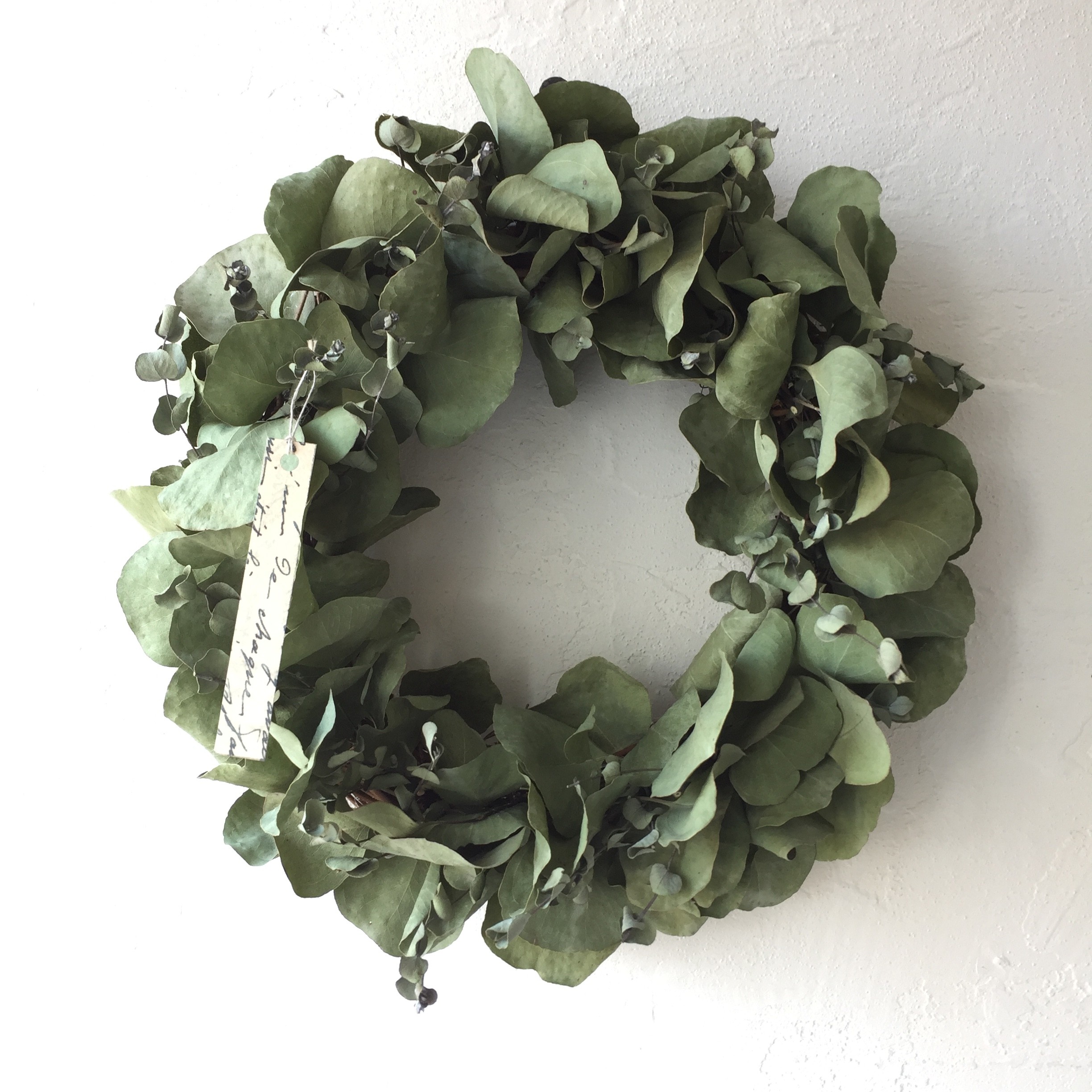 ユーカリのシンプルリース25 タグを添えて Iichi ハンドメイド クラフト作品 手仕事品の通販