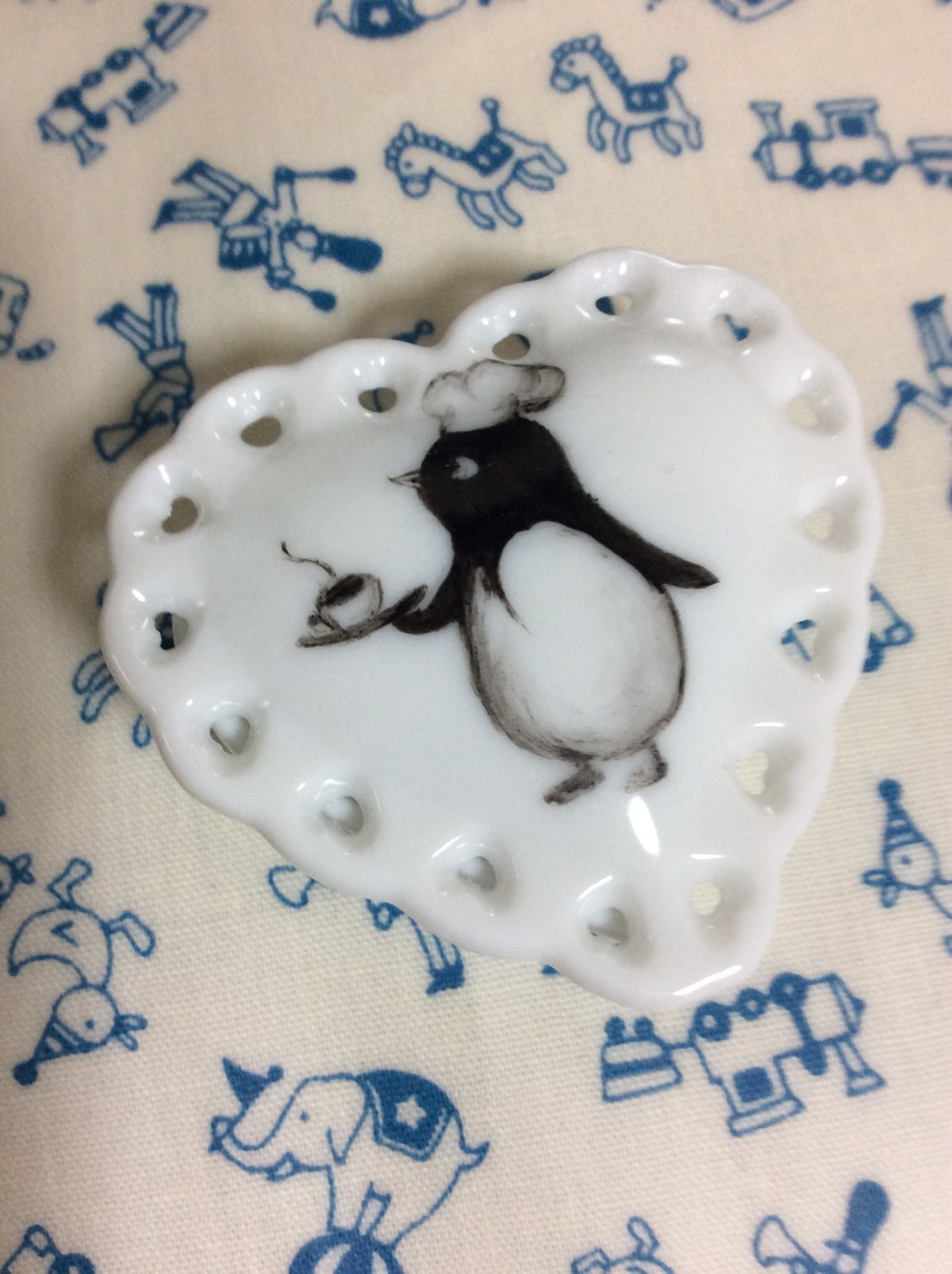 ペンギンさんのハート形の小物入れ Iichi ハンドメイド クラフト作品 手仕事品の通販