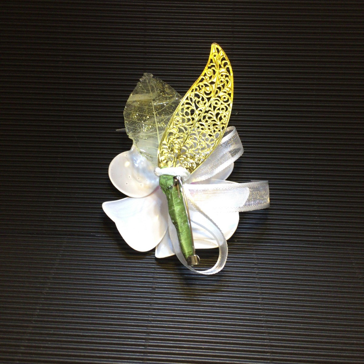 コサージュ ー清楚ー 白椿カメリアの花 Iichi ハンドメイド クラフト作品 手仕事品の通販