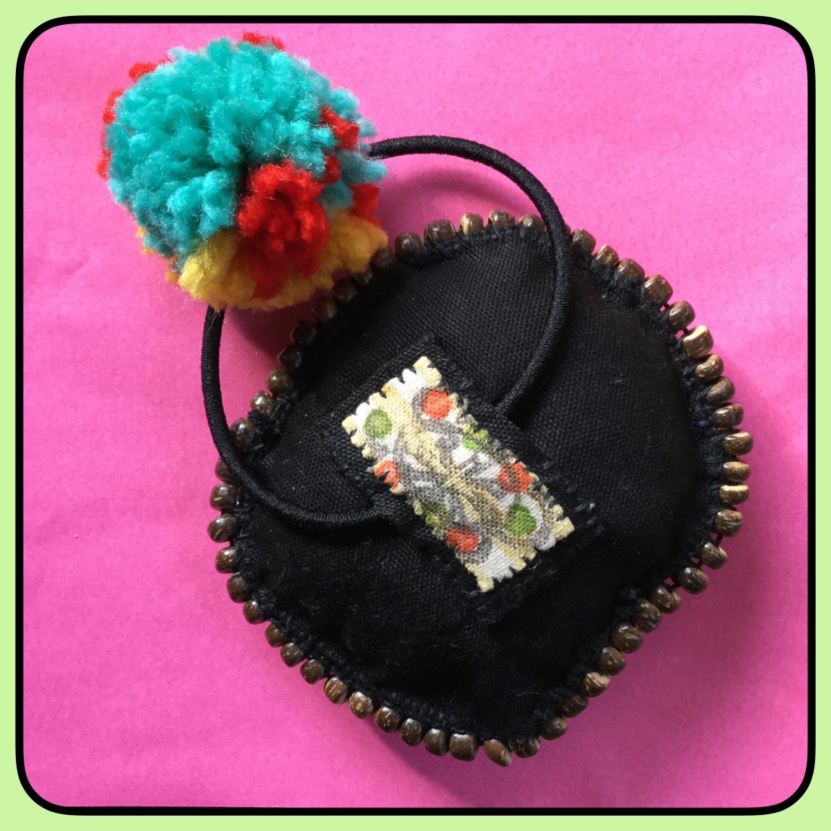 刺繍 ビーズの 花と鳥モチーフヘアゴム 髪留め ポンポン Iichi ハンドメイド クラフト作品 手仕事品の通販