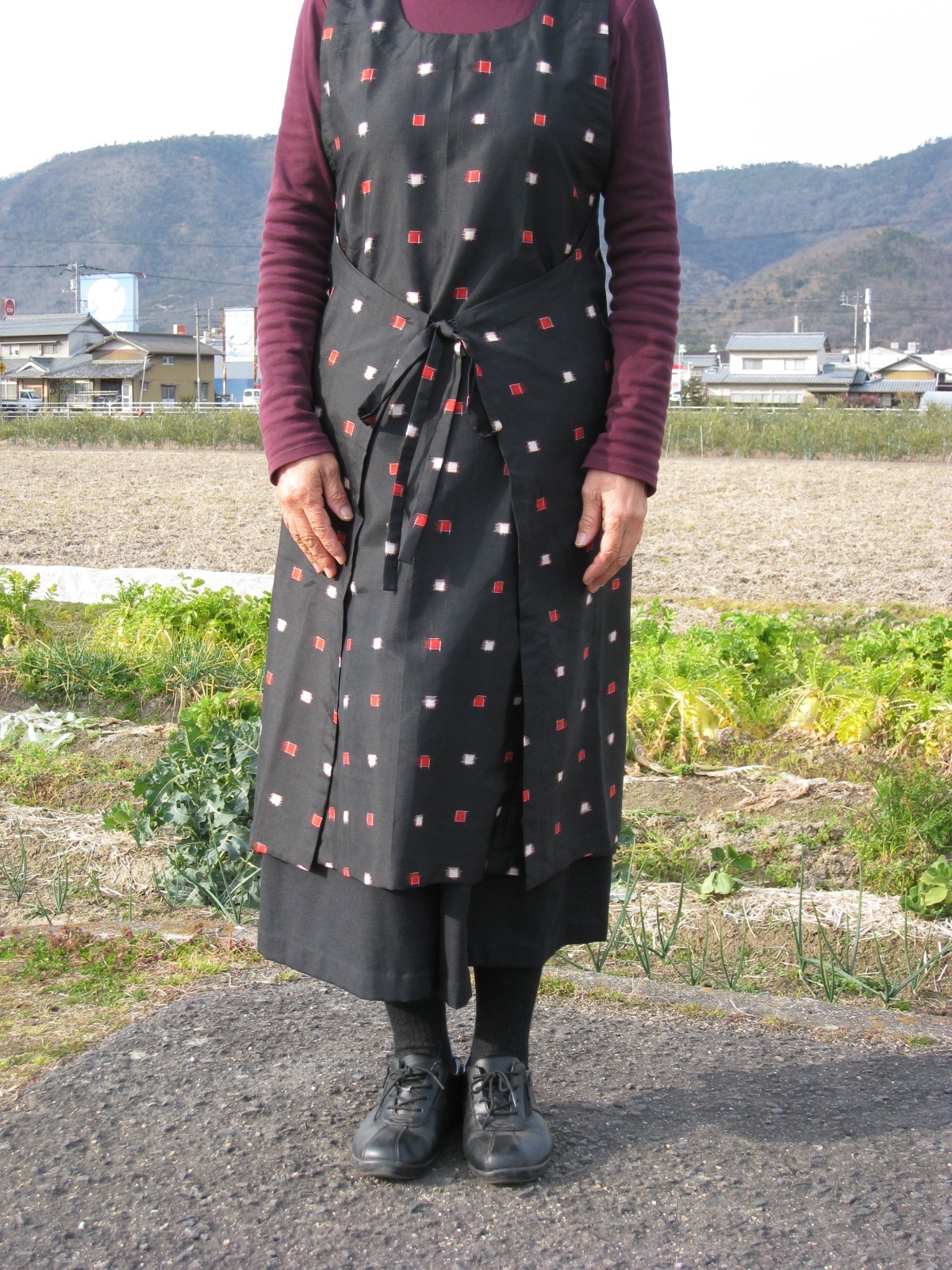 着物リメイク 銘仙のエプロンワンピース四角模様 Iichi ハンドメイド クラフト作品 手仕事品の通販