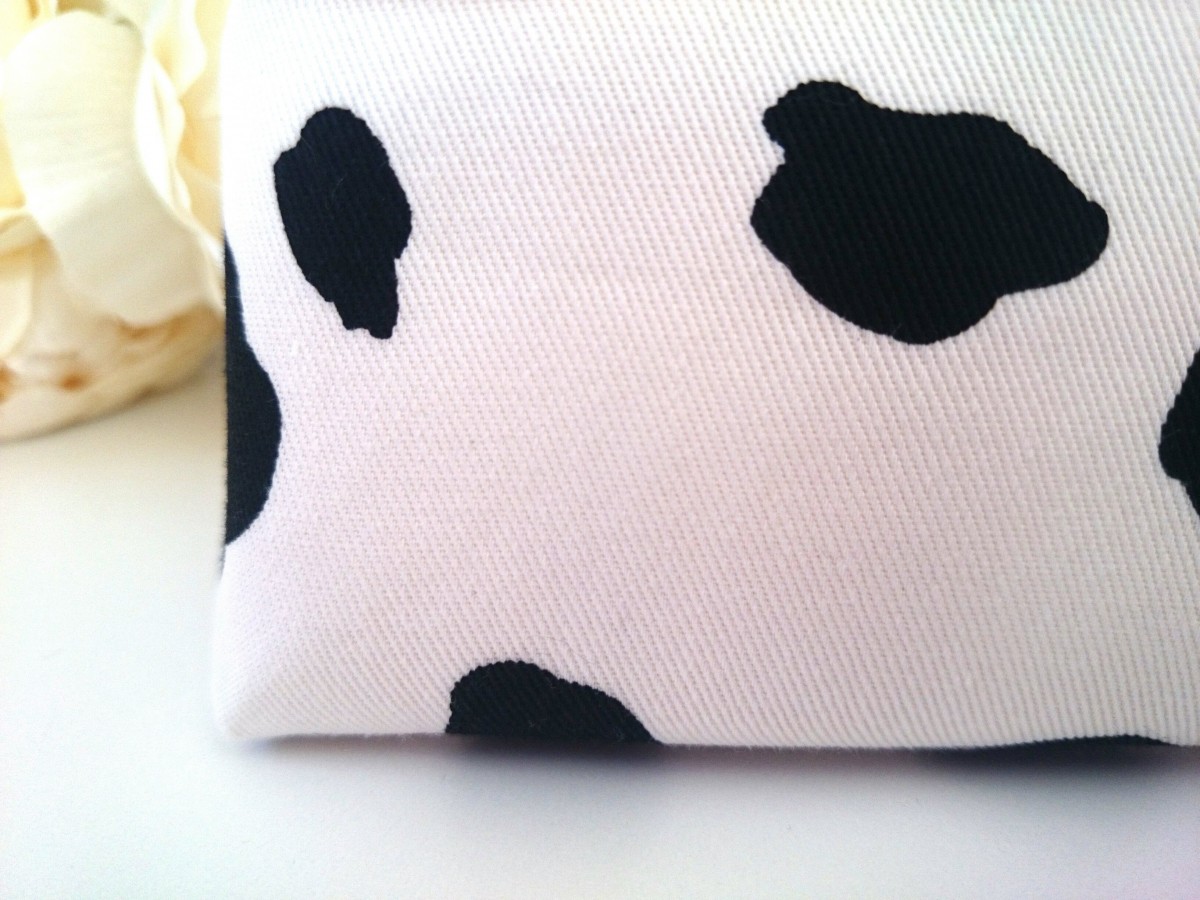 再販19 人気のホルスタイン柄ポーチ ダルメシアン柄 ホワイト アニマル柄 プレゼントや旅行に Iichi ハンドメイド クラフト作品 手仕事品の通販