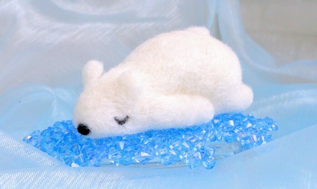 シロクマだって眠いんです たれしろくま 氷付 Iichi ハンドメイド クラフト作品 手仕事品の通販