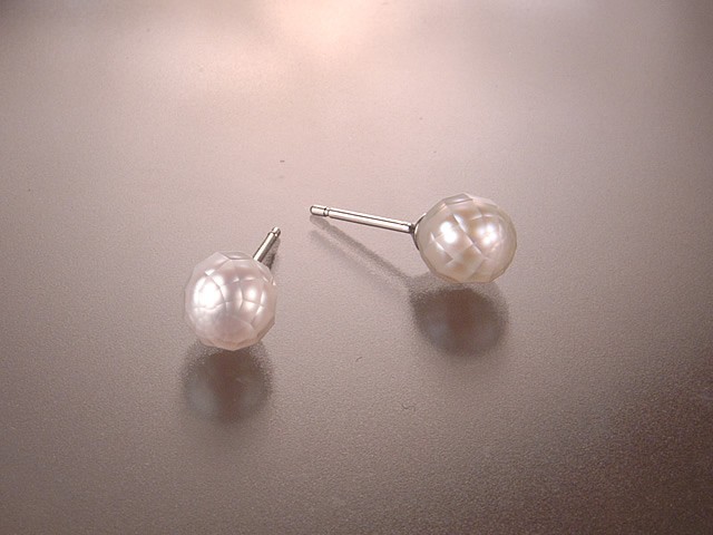 K18WGカットパールの一粒ピアス | iichi ハンドメイド・クラフト作品 