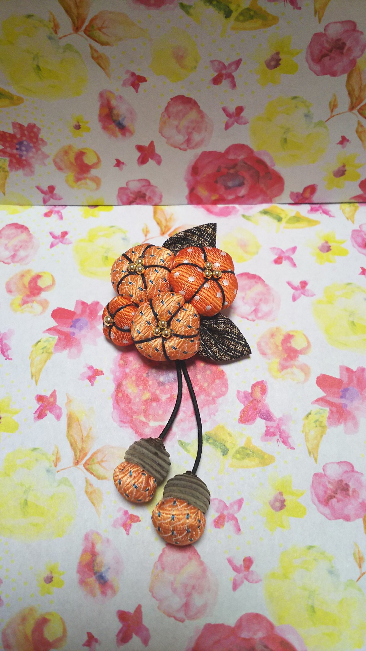 春っぽい どんぐり帽子の花のブローチ Iichi ハンドメイド クラフト作品 手仕事品の通販