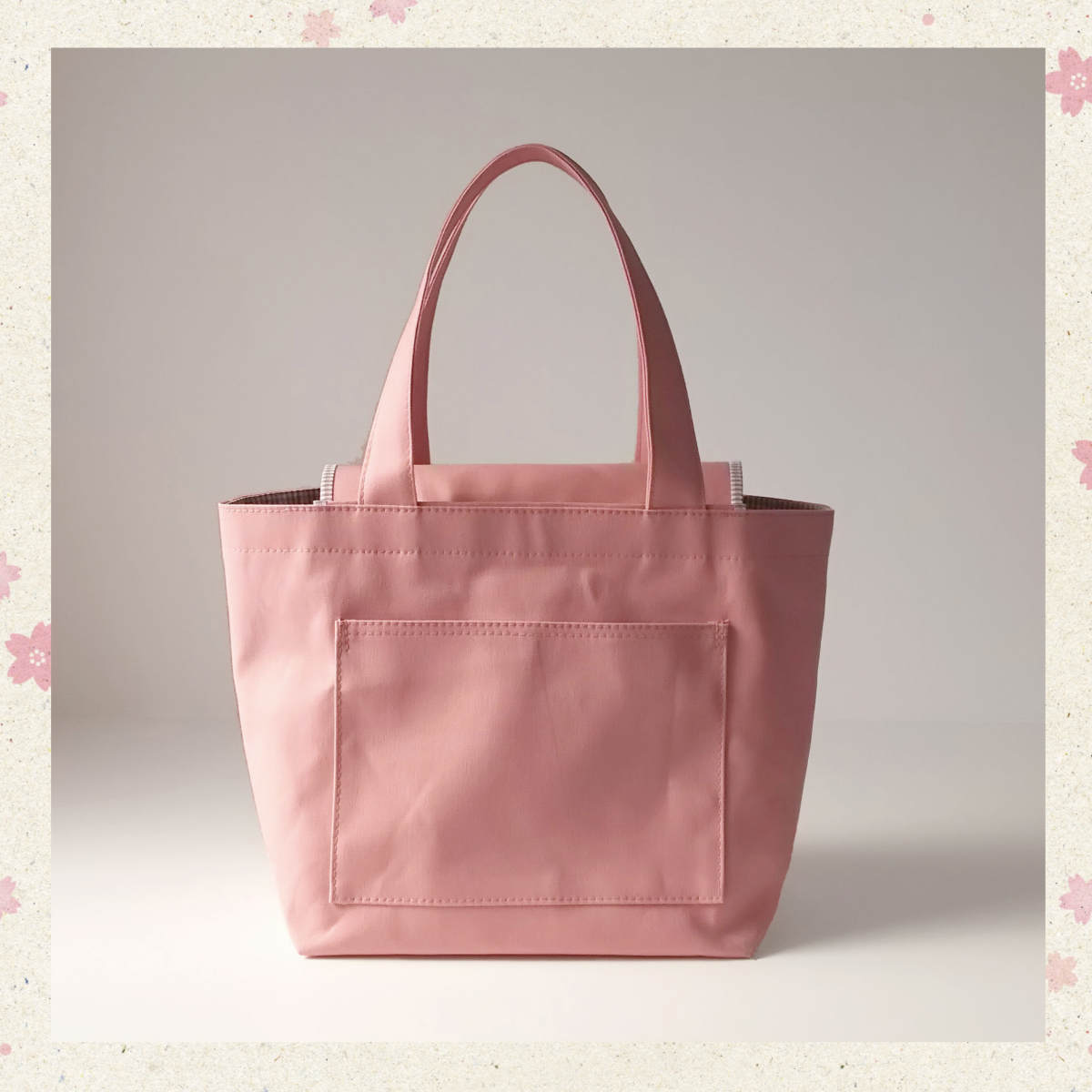 桜色 フラップで荷物をカバー ミスティピンク グレーチェック11号帆布トートバッグ Iichi ハンドメイド クラフト作品 手仕事品の通販