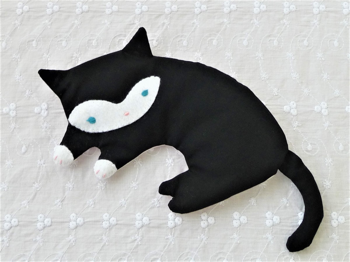 かおが白い黒ネコのアイピロー 青緑色の目 Iichi ハンドメイド クラフト作品 手仕事品の通販