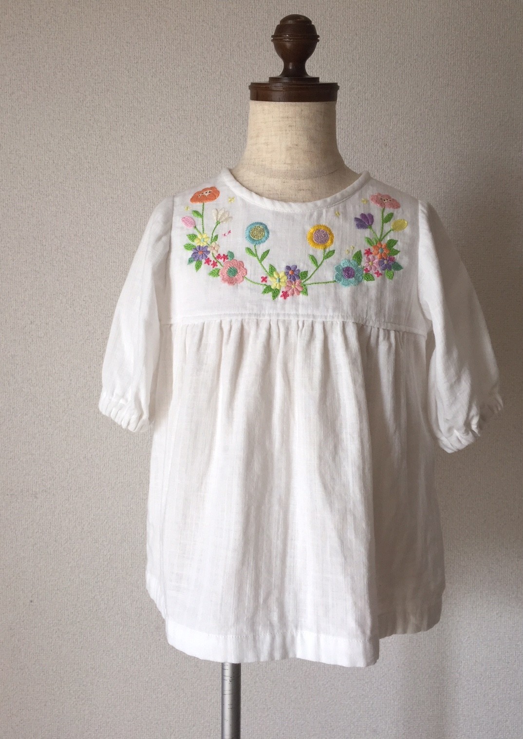 刺繍チュニックワンピース 白 Size90 Iichi ハンドメイド クラフト作品 手仕事品の通販