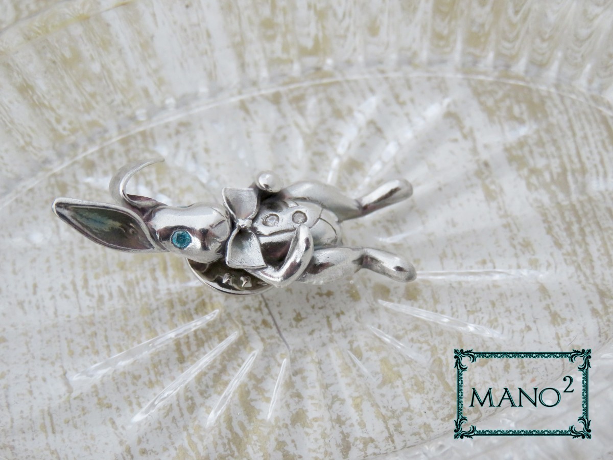 うさぎのタックブローチ Iichi ハンドメイド クラフト作品 手仕事品の通販