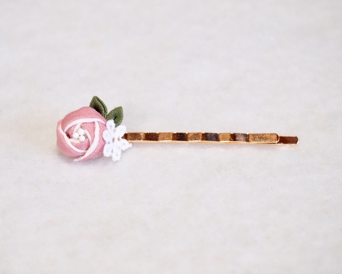 小さなばらの恋心 ヘアピン つまみ細工 Pkg Iichi ハンドメイド クラフト作品 手仕事品の通販