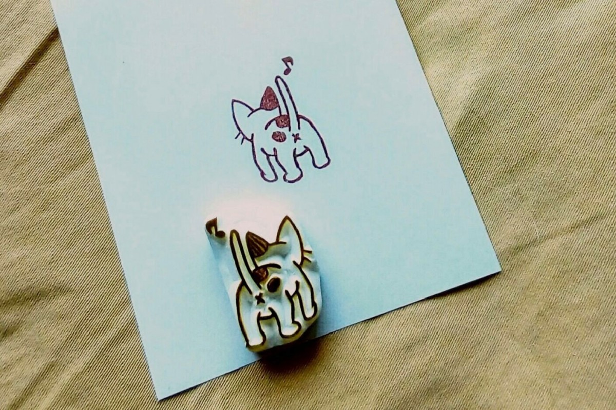 がに股歩きの子猫 消しゴムはんこ Iichi ハンドメイド クラフト作品 手仕事品の通販