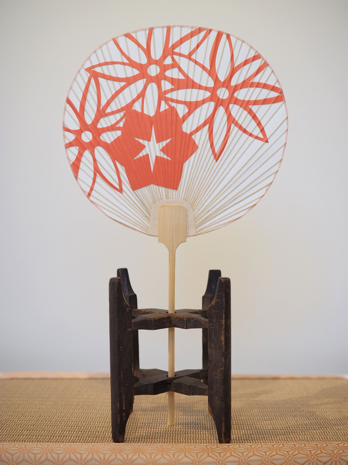 切り絵うちわ 鉄線 Iichi ハンドメイド クラフト作品 手仕事品の通販