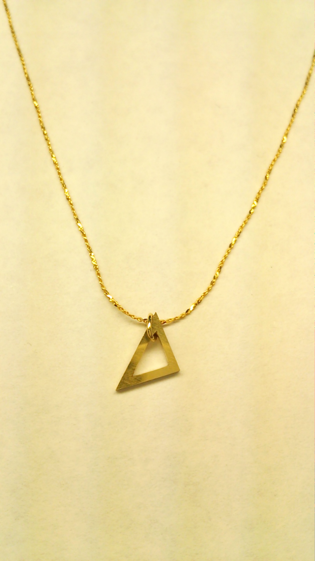 小ぶりなさんかくネックレス Iichi ハンドメイド クラフト作品 手仕事品の通販