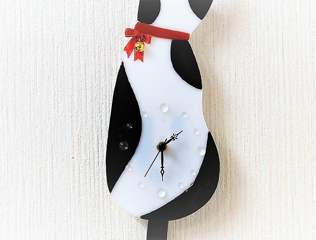 黒ぶち猫の振り子時計 赤いリボン 送料無料 Iichi ハンドメイド クラフト作品 手仕事品の通販
