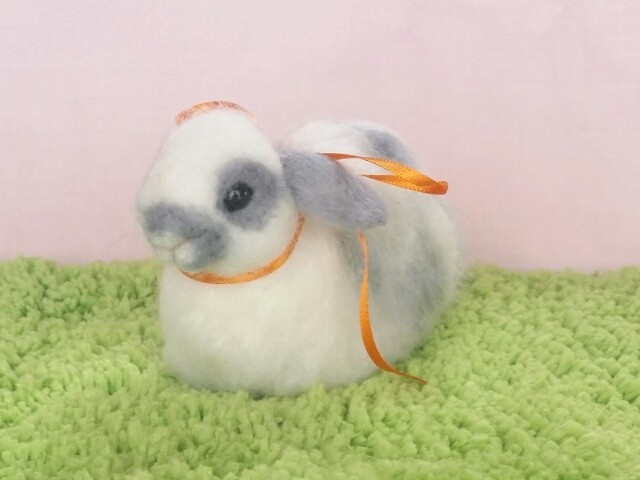 羊毛うさぎm ブロークンブルー 垂れ耳 香箱座り Iichi ハンドメイド クラフト作品 手仕事品の通販