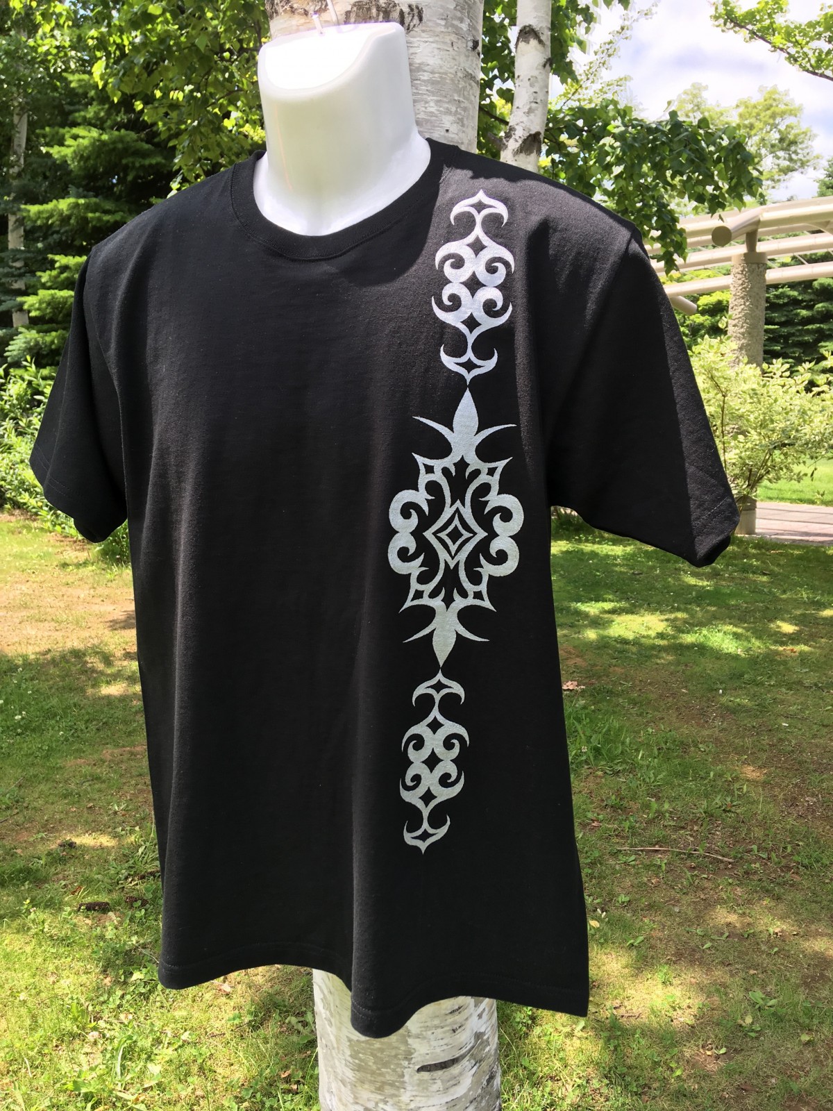 受注製作 ホワイトプリントのみ受注中 アイヌ アレンジ柄 メンズ Tシャツ ブラック S M Lサイズ Iichi ハンドメイド クラフト作品 手仕事品の通販