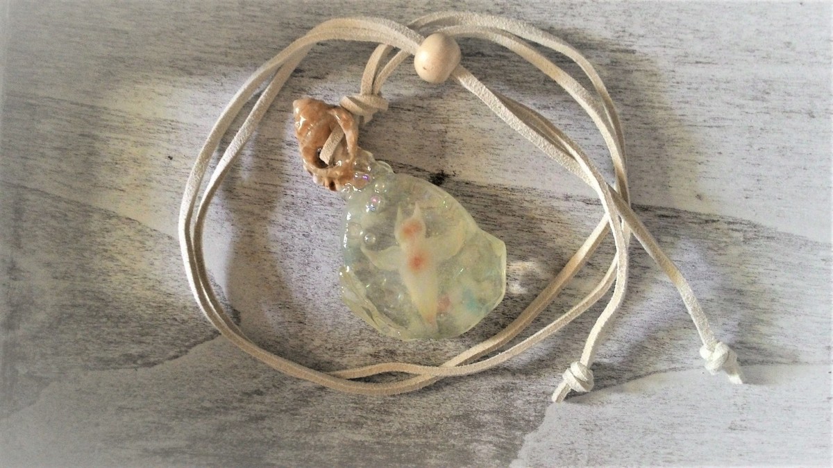 蓄光 氷に閉じ込められたクリオネのネックレス Iichi ハンドメイド クラフト作品 手仕事品の通販