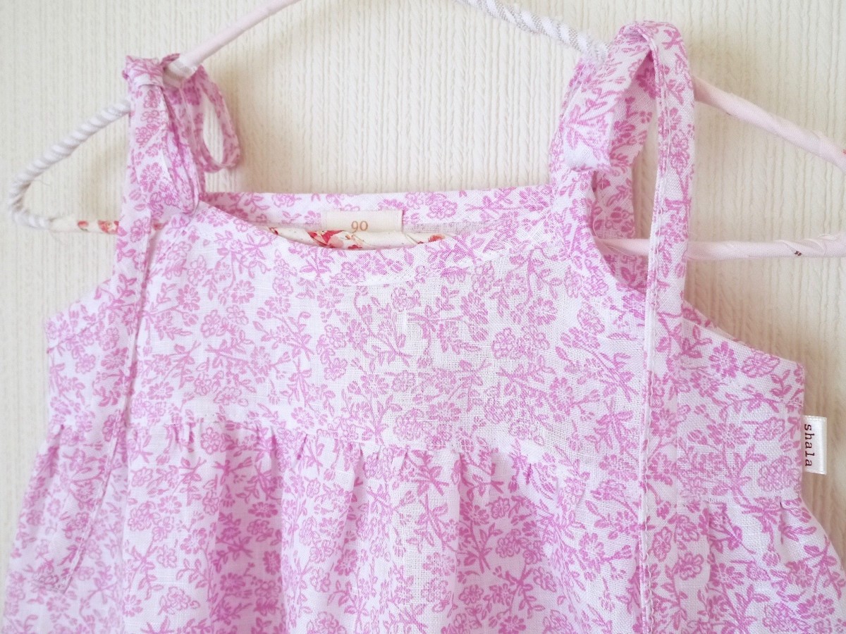 ピンクの花柄の肩リボンキャミワンピース（90cm） | iichi 