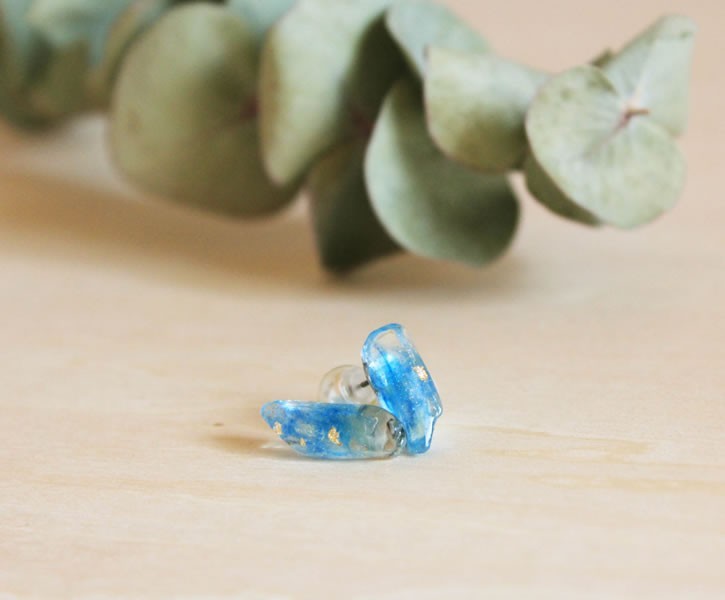 ラフカット鉱石ピアス 青 チタン Iichi ハンドメイド クラフト作品 手仕事品の通販