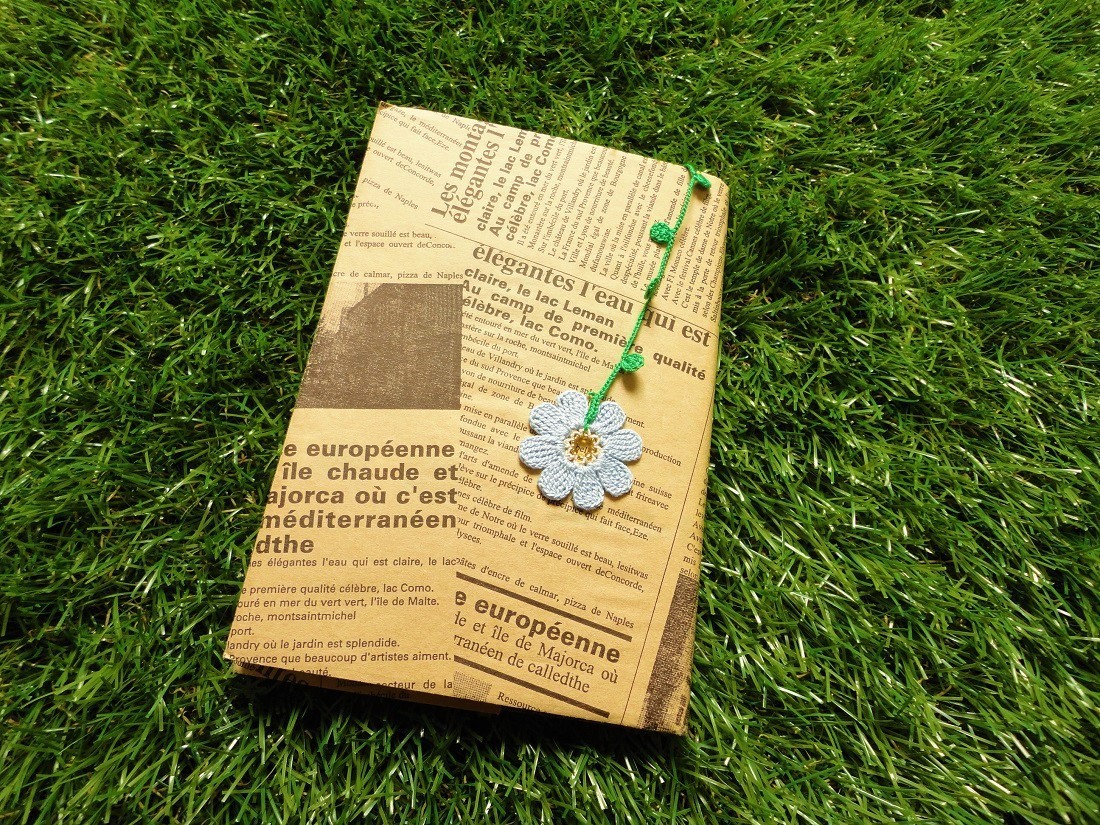 レース糸で編んだ お花２輪のしおり 空色 ペールイエロー Iichi ハンドメイド クラフト作品 手仕事品の通販