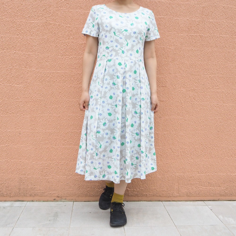 S アーミッシュ風シンプルワンピース 半袖 マーガレット柄 Iichi ハンドメイド クラフト作品 手仕事品の通販