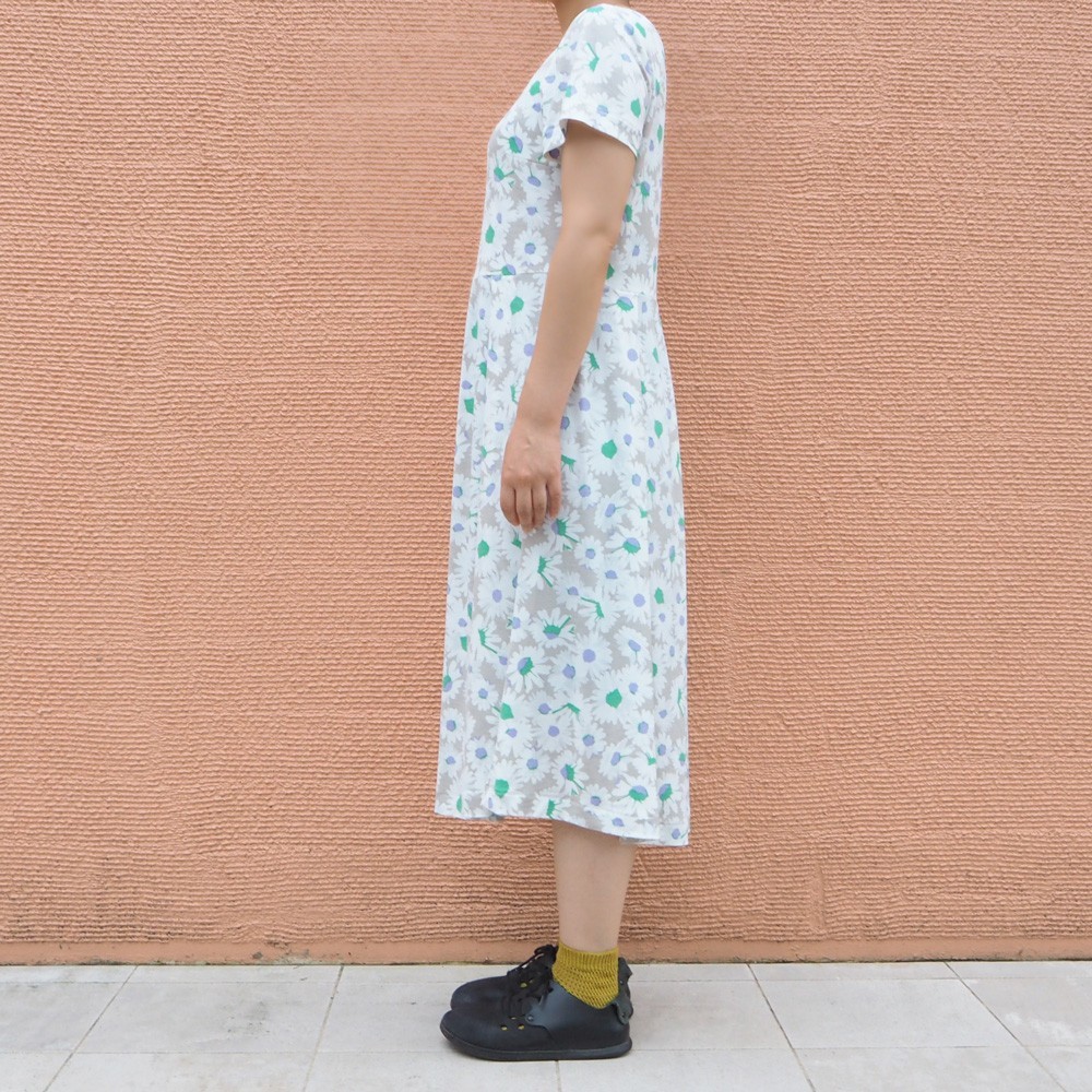 S アーミッシュ風シンプルワンピース 半袖 マーガレット柄 Iichi ハンドメイド クラフト作品 手仕事品の通販