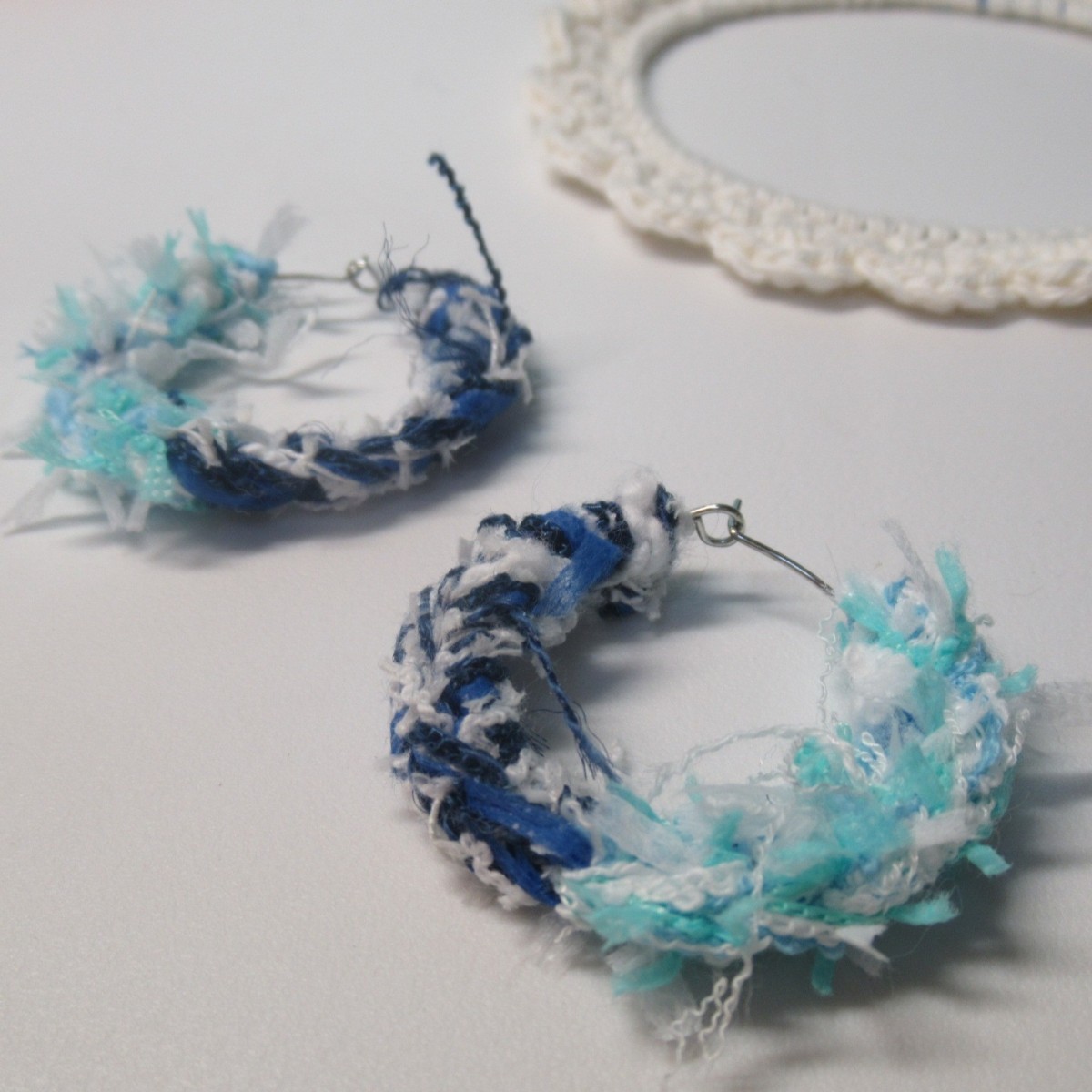 引き揃え糸のフープピアス Iichi ハンドメイド クラフト作品 手仕事品の通販