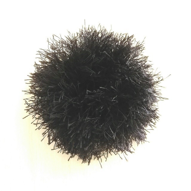 プチプラ フサフサもじゃもじゃの黒いシュシュ Iichi ハンドメイド クラフト作品 手仕事品の通販