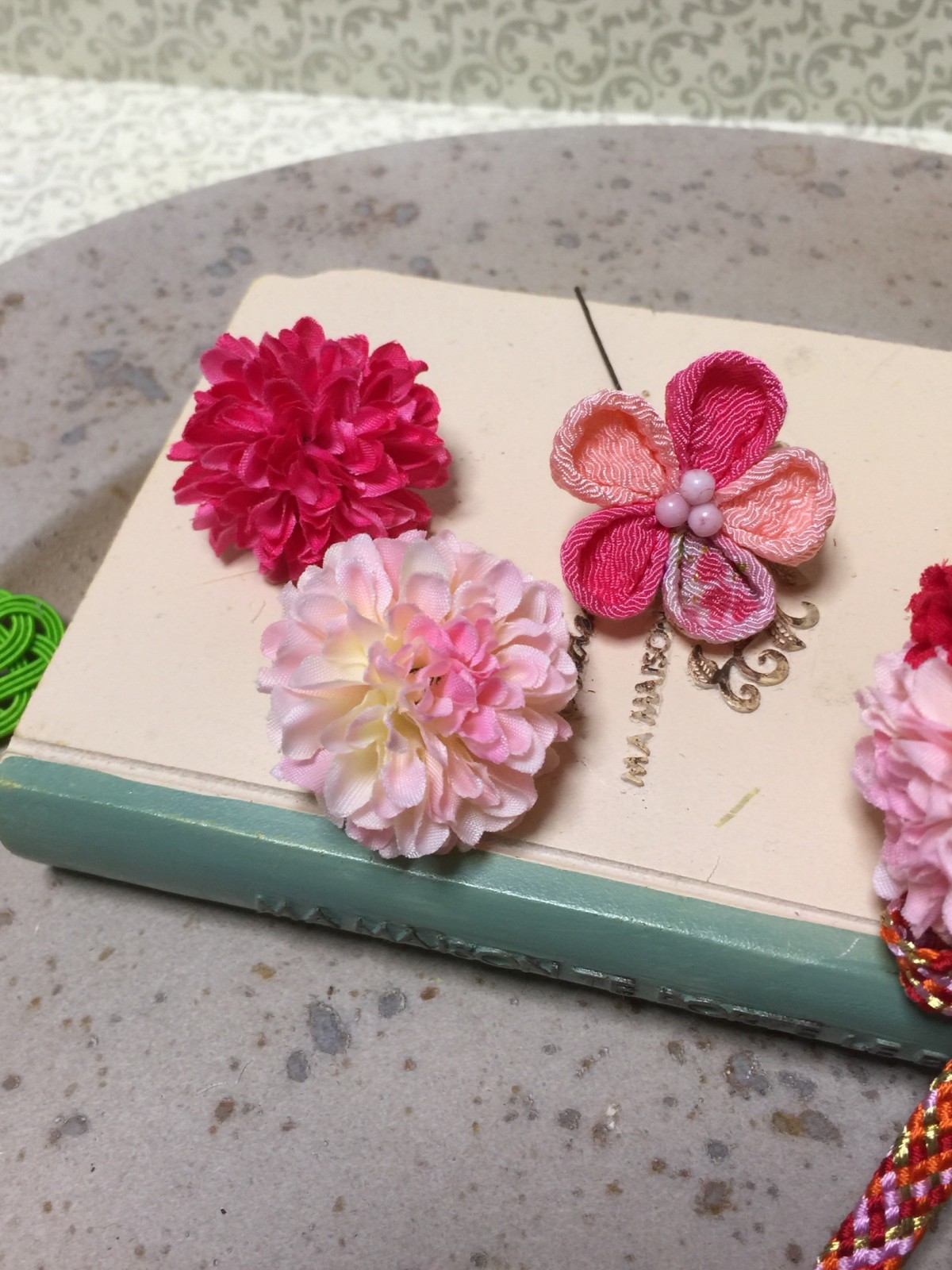 つまみ細工 コロンと可愛い髪飾り Iichi ハンドメイド クラフト作品 手仕事品の通販 つまみ細工 コロンと可愛い髪飾り Iichi ハンドメイド クラフト作品 手仕事品の通販