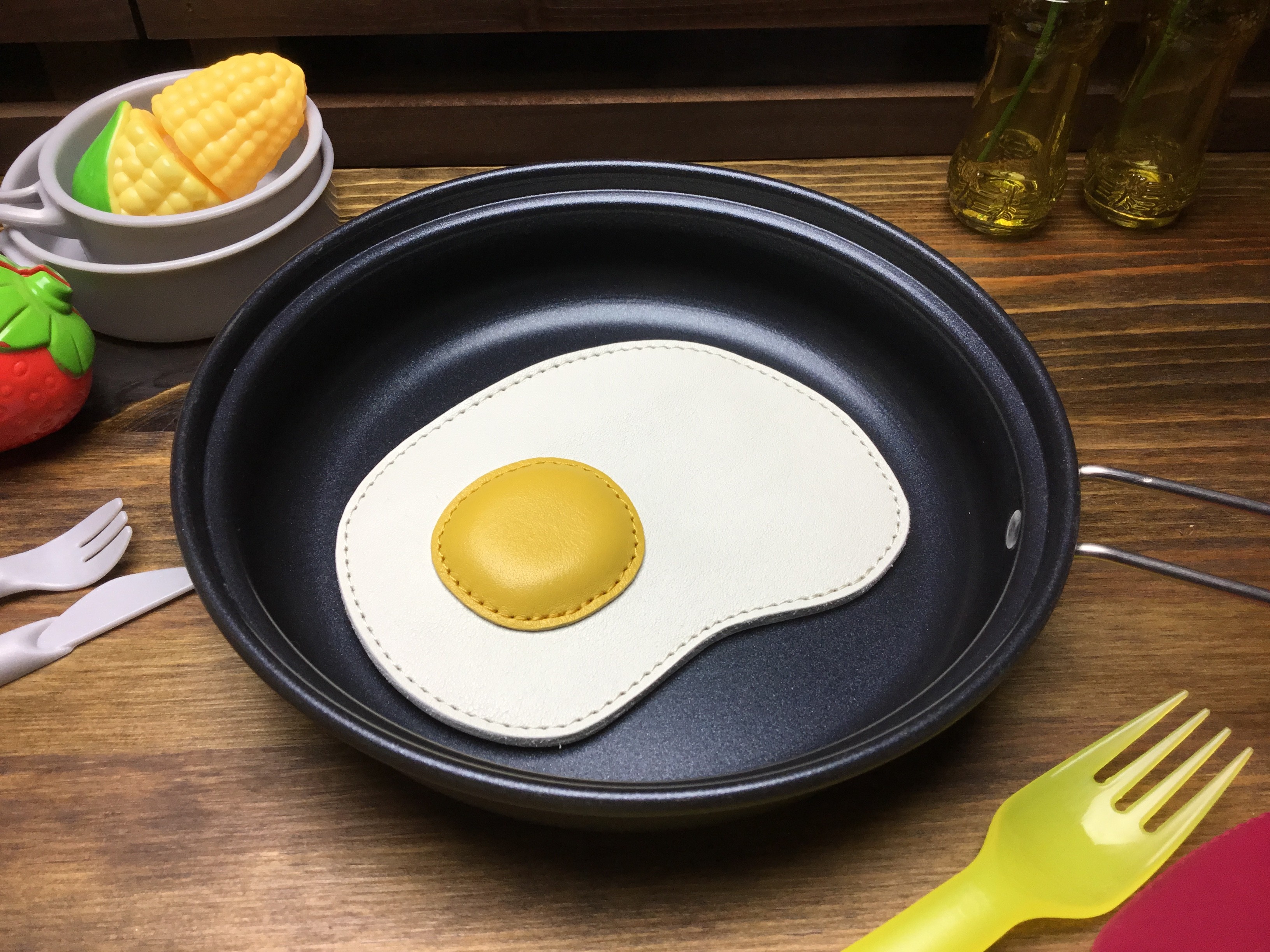牛革で作った目玉焼きパスケース 定期入れ 郵便送料無料サービス Iichi ハンドメイド クラフト作品 手仕事品の通販