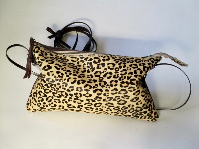 ヒョウ柄のハラコと羊革のポシェット 地は黄色系 Iichi ハンドメイド クラフト作品 手仕事品の通販