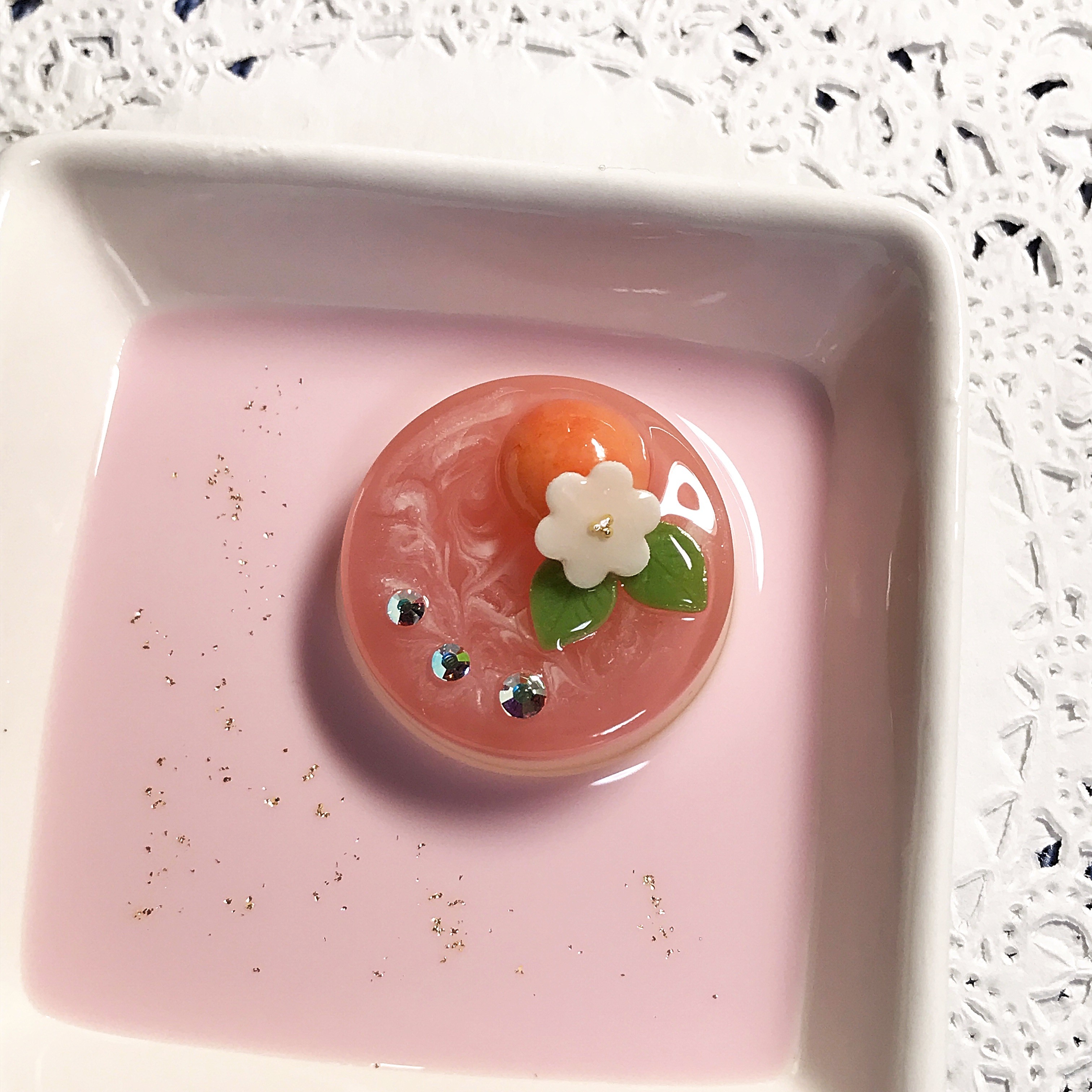 桃のコンポートゼリーケーキのアクセサリートレイ Iichi ハンドメイド クラフト作品 手仕事品の通販