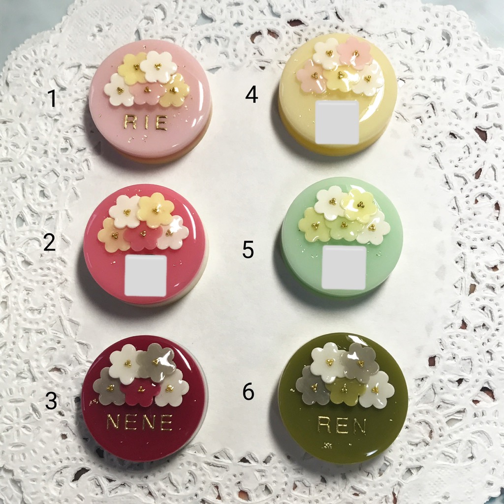 選べる18カラー 名前入り Flowerブーケケーキのマグネット Iichi ハンドメイド クラフト作品 手仕事品の通販