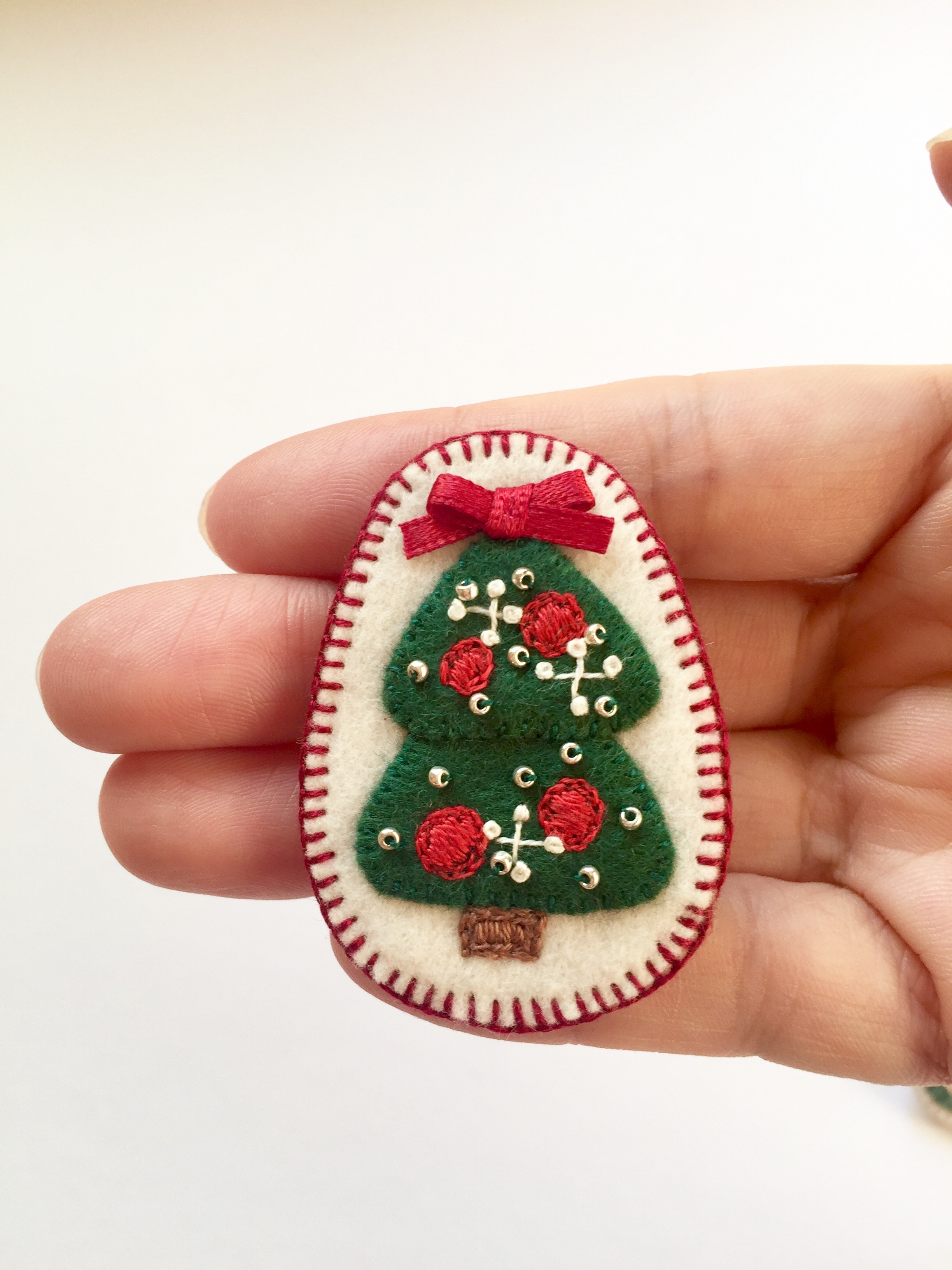 ハンドメイド刺繍ブローチ(359)ツリー