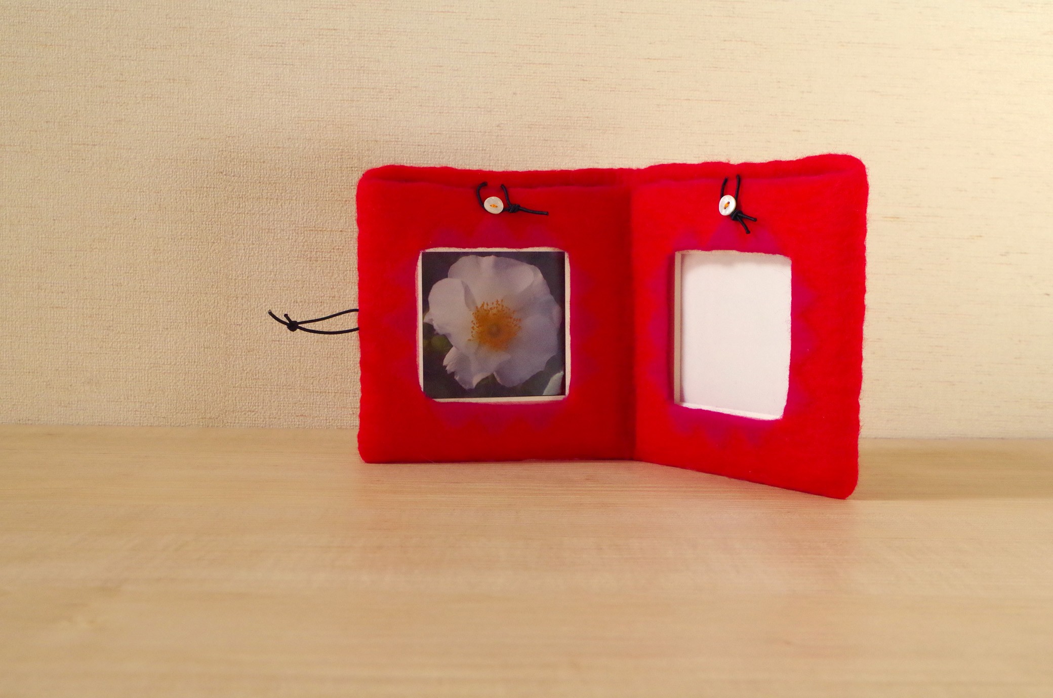 フォトフレーム レッド Iichi ハンドメイド クラフト作品 手仕事品の通販