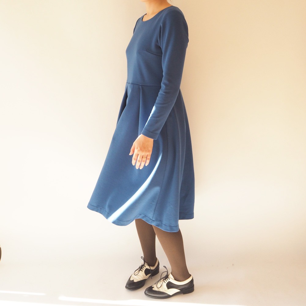 S アーミッシュ風シンプルワンピース 長袖 ロイヤルブルー 厚みのある冬用生地 Iichi ハンドメイド クラフト作品 手仕事品の通販