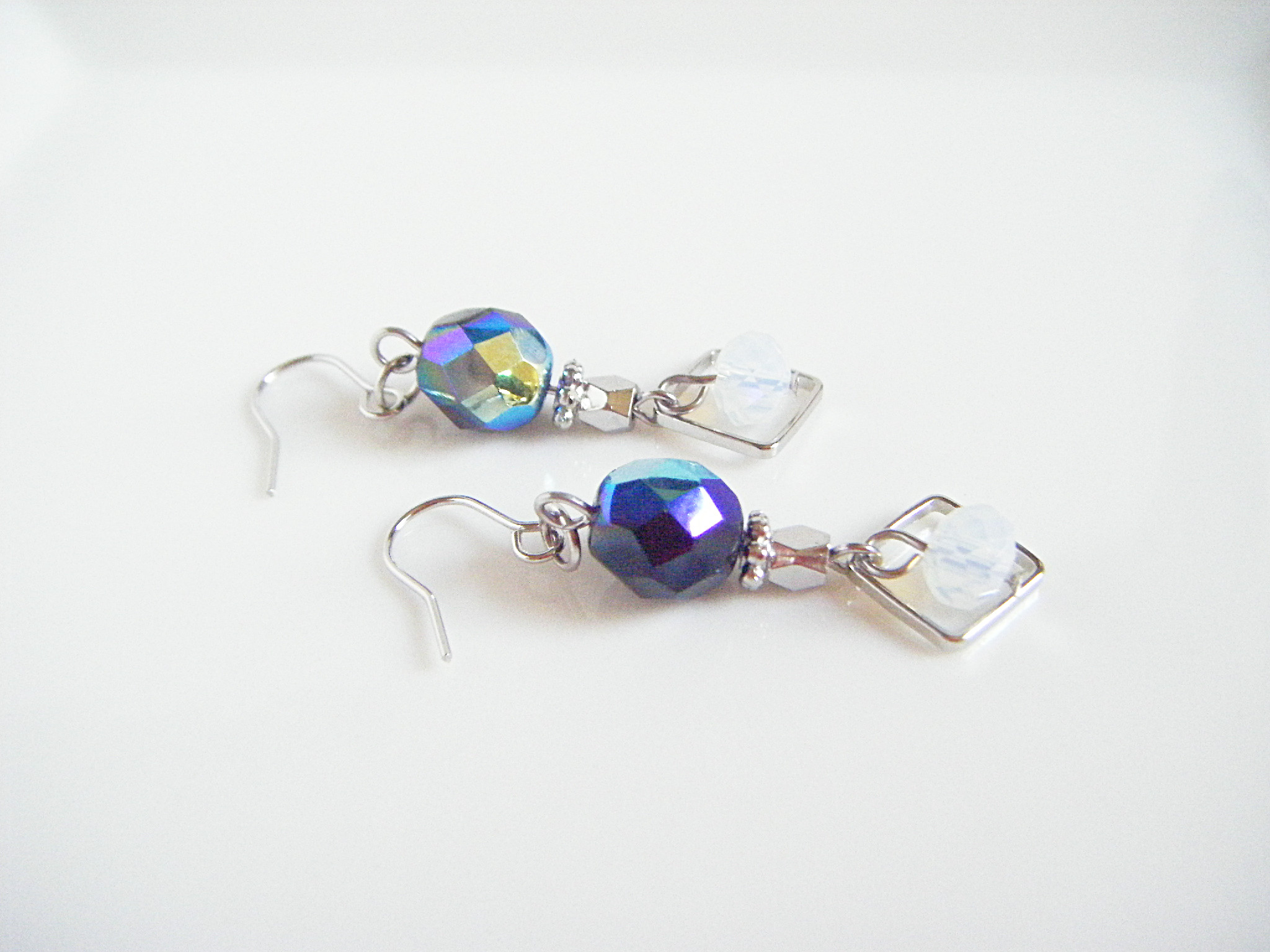 再販☆スクエアとモノトーンカラーのピアス | iichi ハンドメイド 
