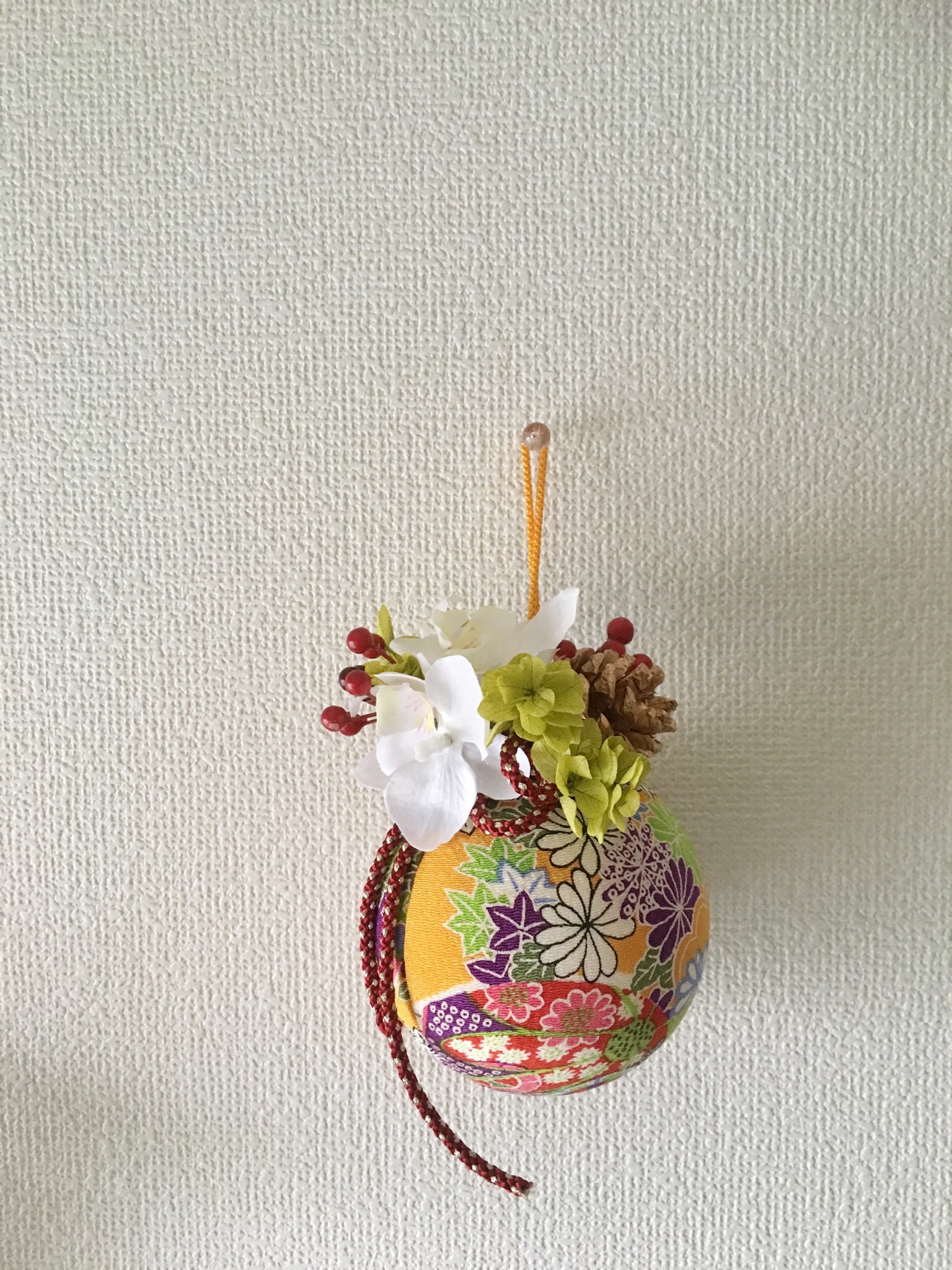 お正月アレンジ Temari プリザ 造花 壁掛け専用 Iichi ハンドメイド クラフト作品 手仕事品の通販