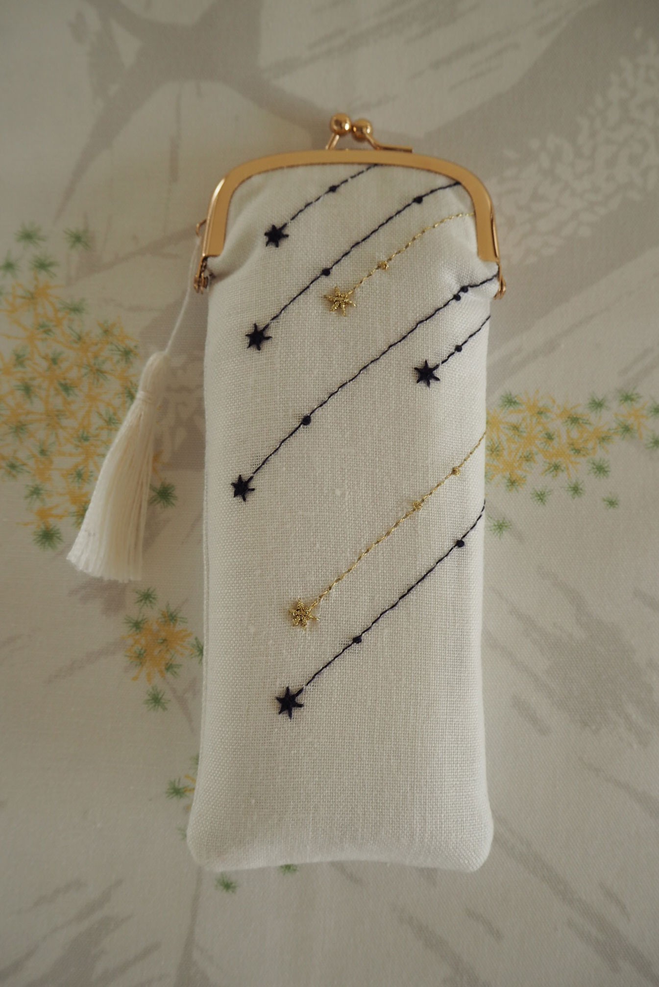 流れ星のがま口メガネケース White Iichi ハンドメイド クラフト作品 手仕事品の通販