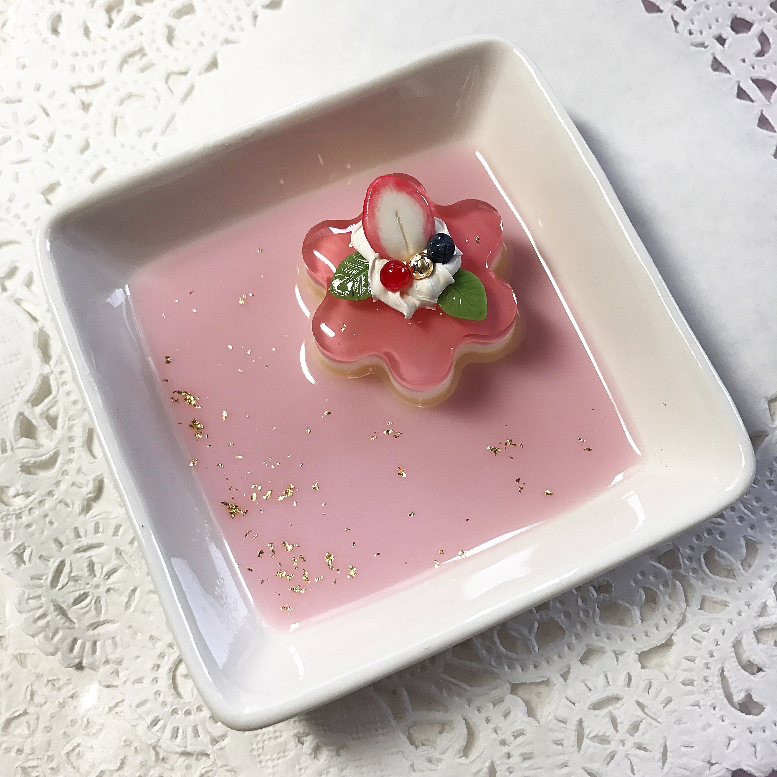 いちごflowerゼリーケーキのアクセサリートレイ Iichi ハンドメイド クラフト作品 手仕事品の通販