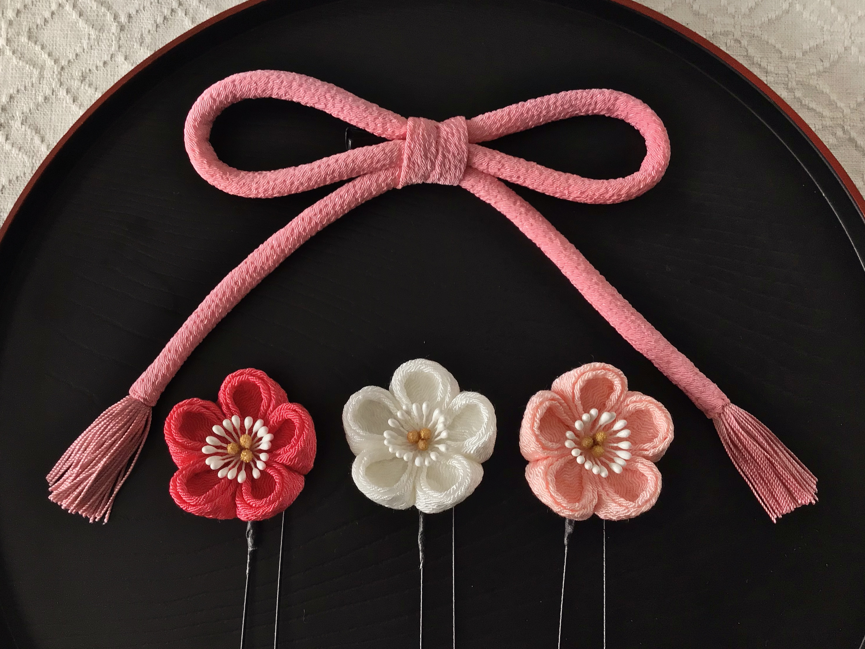 つまみ細工 ちりめん紐と梅のuピン3本セット サーモンピンク Iichi ハンドメイド クラフト作品 手仕事品の通販