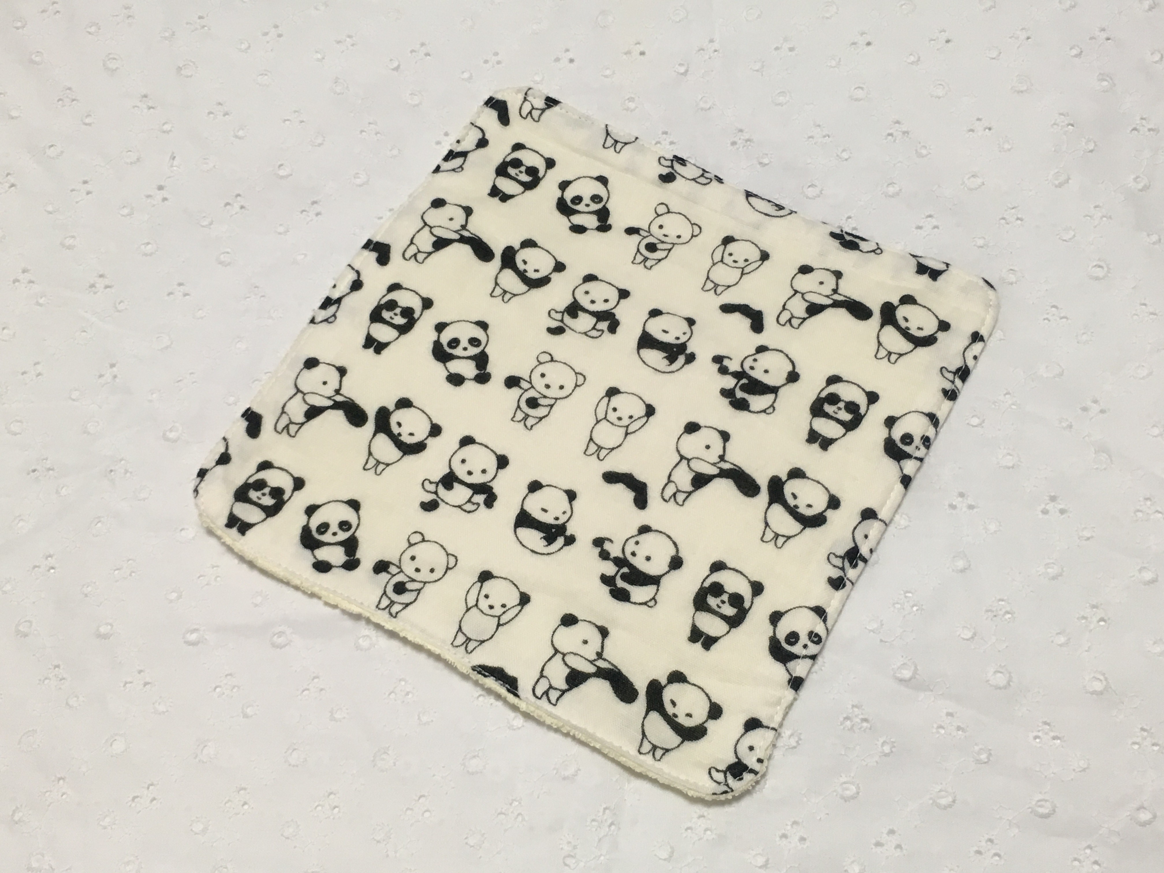 ガーゼタオルハンカチ お着替えパンダ | iichi ハンドメイド・クラフト作品・手仕事品の通販