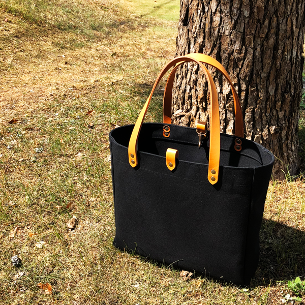 縦長革の持ち手の6号帆布のトートバッグ ブラック Iichi ハンドメイド クラフト作品 手仕事品の通販