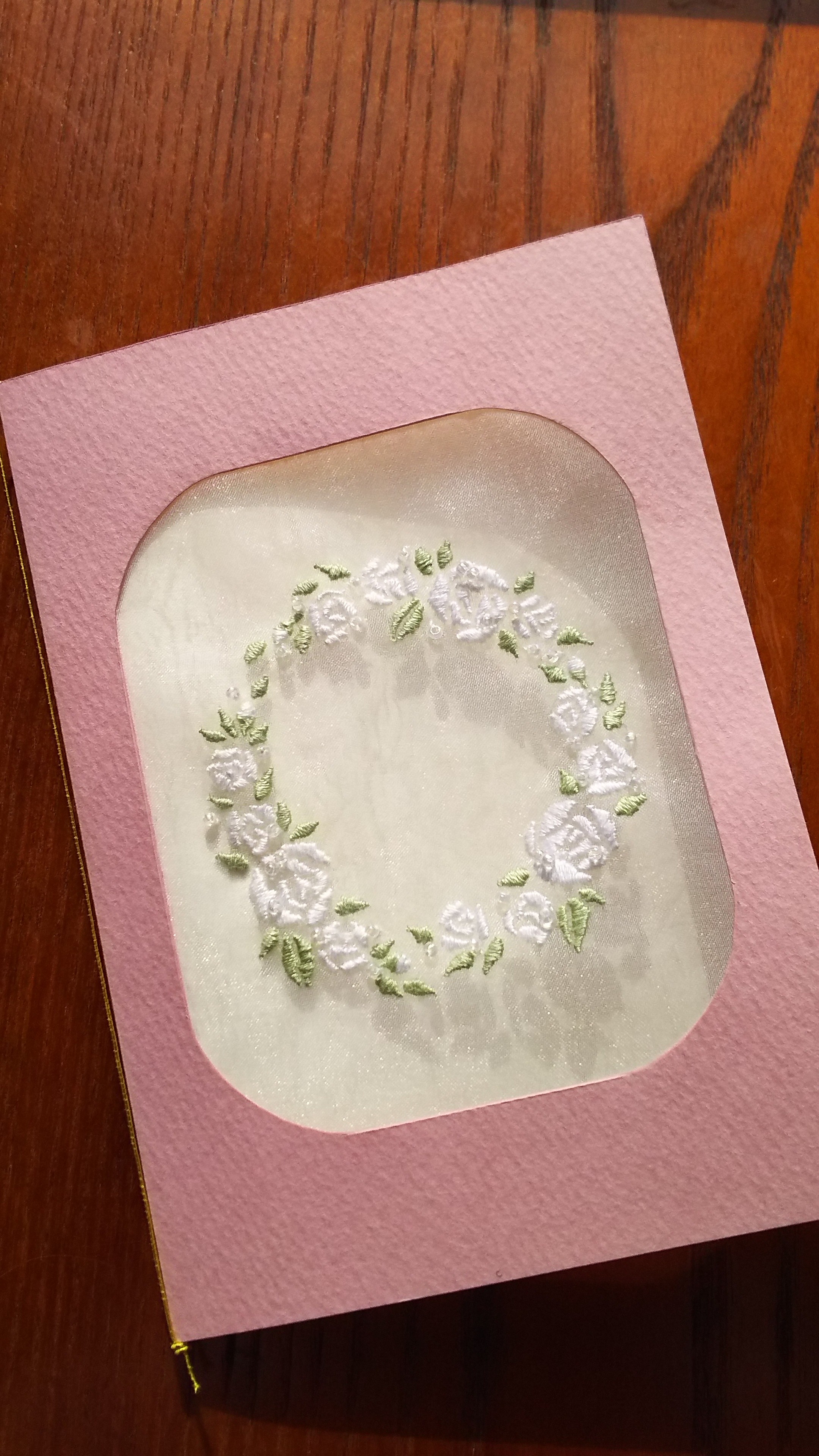 手刺繍で彩るグリーティングカード 白薔薇のリース Iichi ハンドメイド クラフト作品 手仕事品の通販