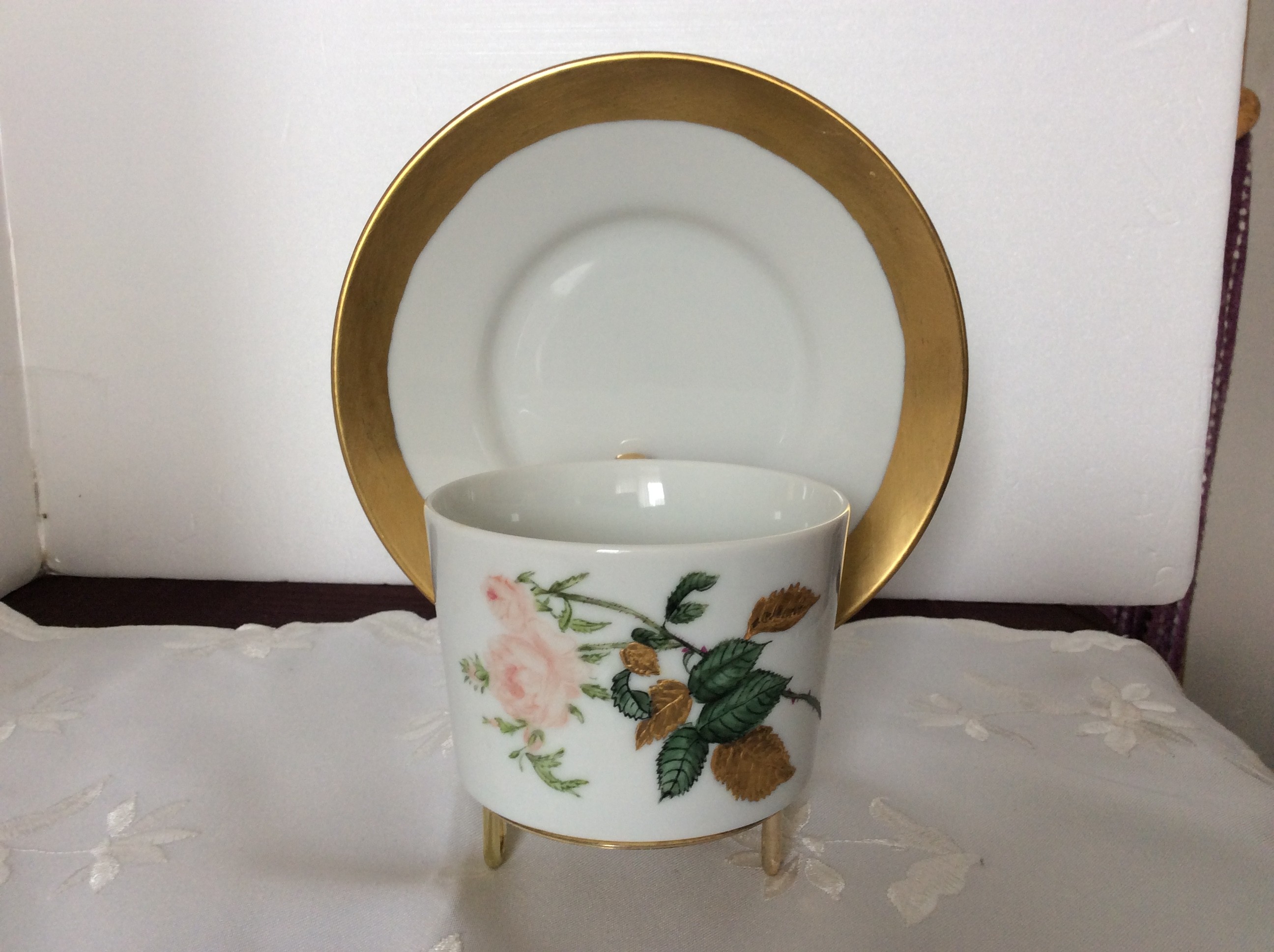 ボタニカルアートのバラと金盛りの葉のコーヒーカップ ソーサー Iichi ハンドメイド クラフト作品 手仕事品の通販