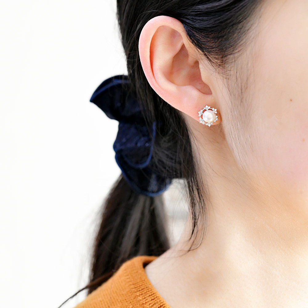 幸せを運んでくれる キラキラ 花 パールのスタッドピアス イヤリング 6月誕生石 Iichi ハンドメイド クラフト作品 手仕事品の通販